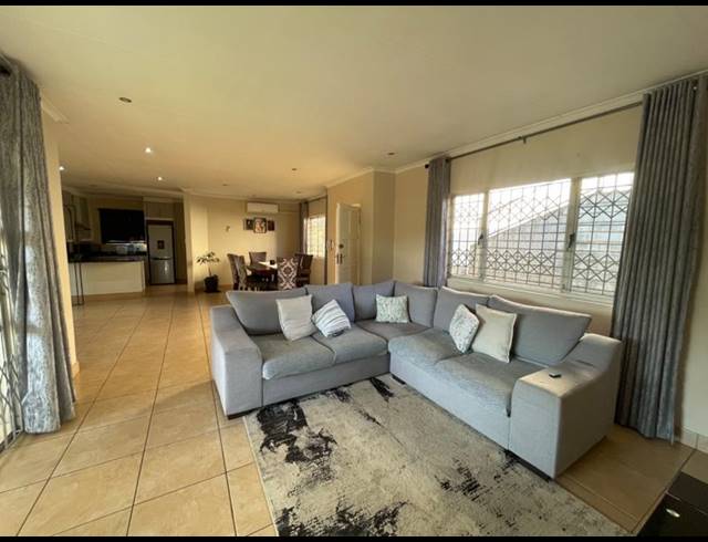 3 BEDROOM HOUSE FOR SALE IN SOMERSET PARK